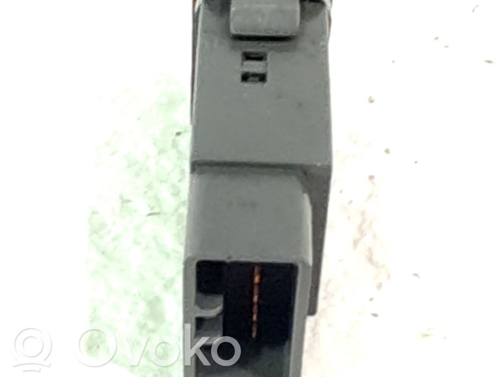 Chevrolet Nubira Comutator lumini pericol 