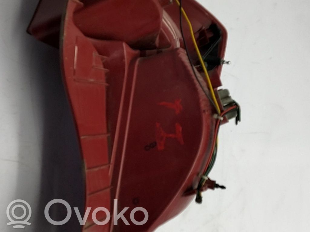 Lámpara de faros/luces traseros   924011Y010