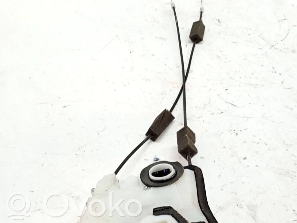 Priekšpusē slēdzene   72110TM8A01
