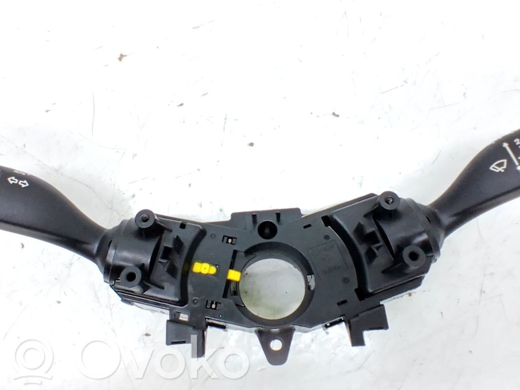 Boutons / interrupteurs volant   93404Q0850
