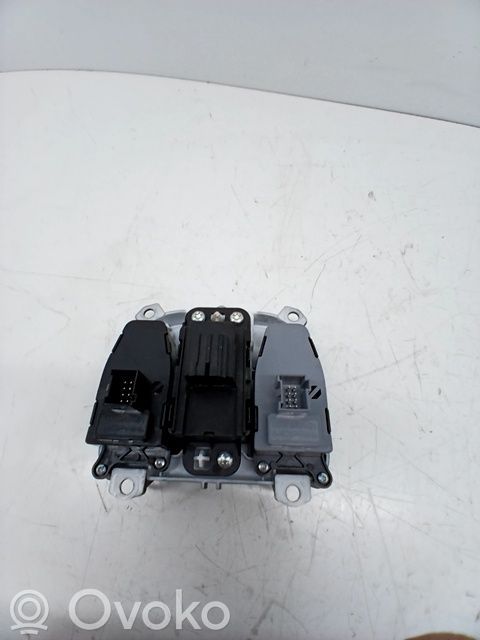 Boutons / interrupteurs volant   735724901,07357602650,735760265