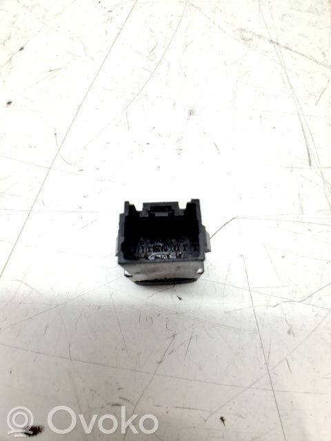 Botón interruptor de luz de peligro   2138214,2656259,PZ3T13A350AA3JA6