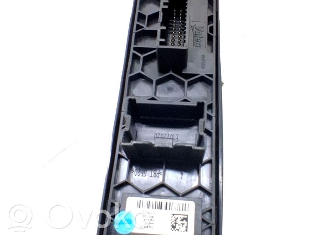 Renault Megane IV Interrupteur commade lève-vitre