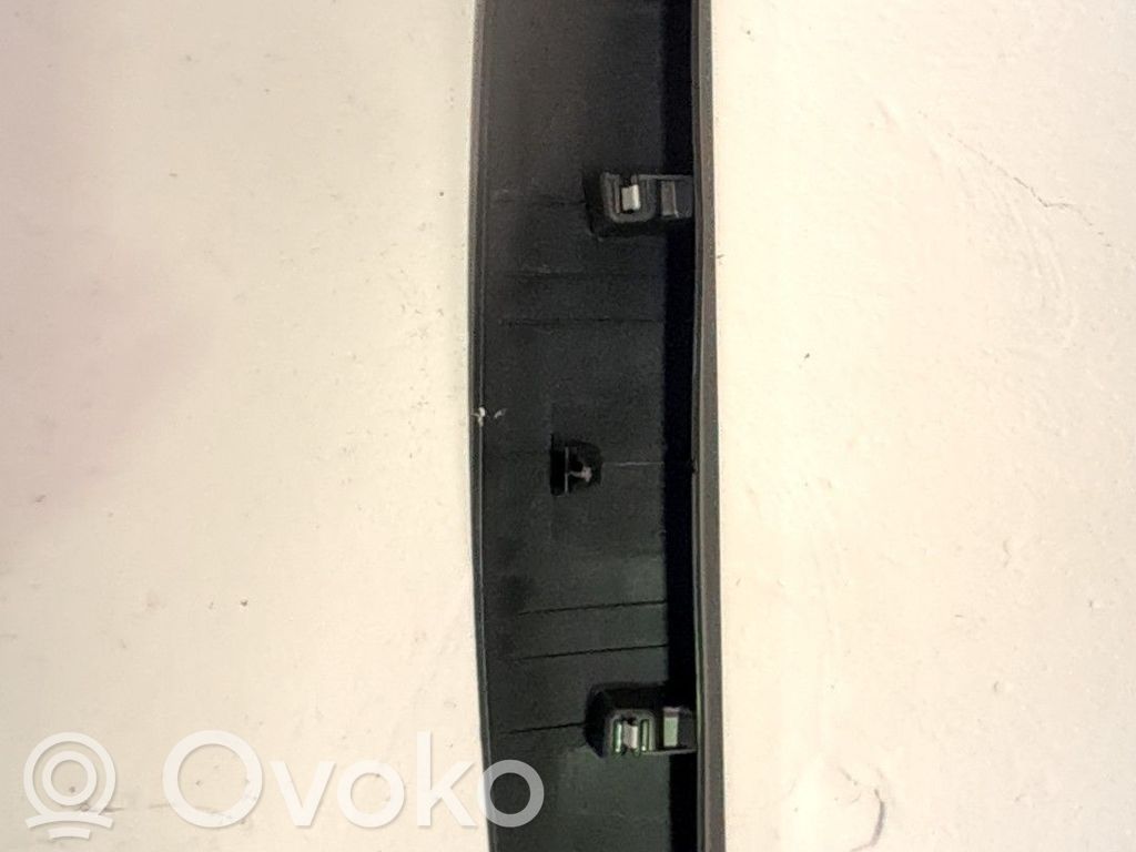 Moldura del panel   5G6867715B82V