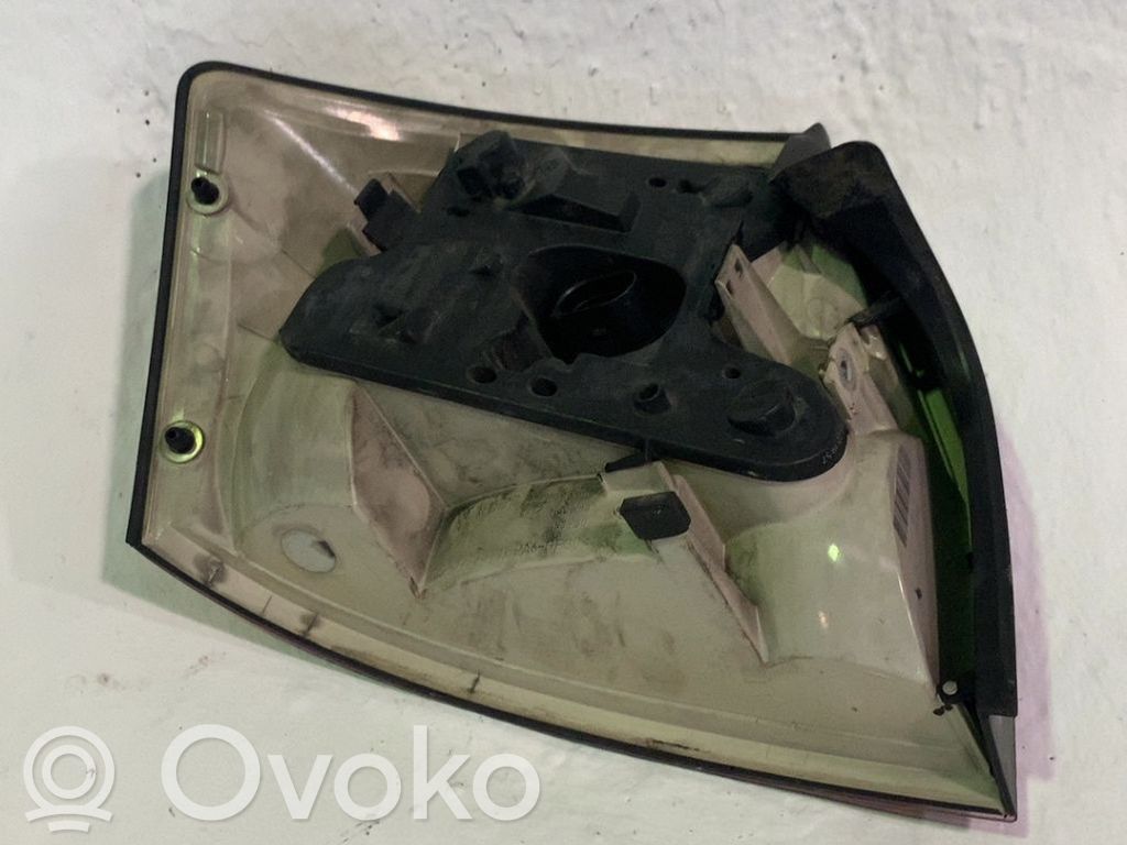 Audi A4 S4 B6 8E 8H Takavalon polttimo 