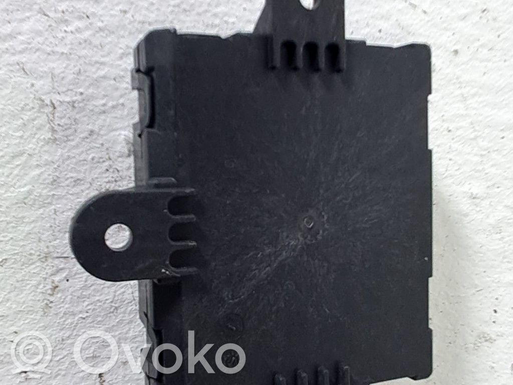 Unidad de control/módulo de carrocería central   FK7214D618AF