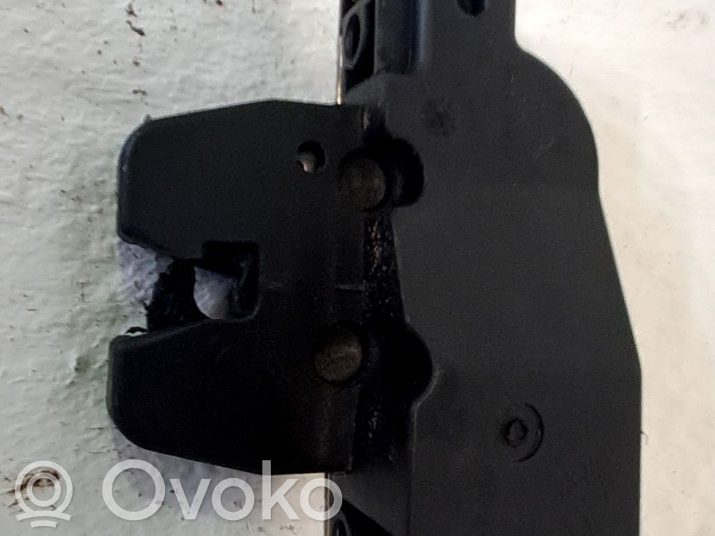Peugeot 407 Takaluukun lukon salvan moottori 