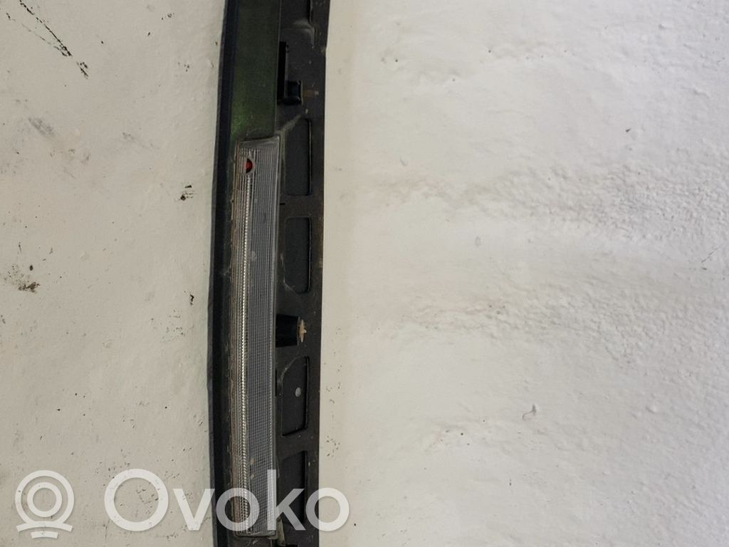 Kolmas/lisäjarruvalo   6351HH