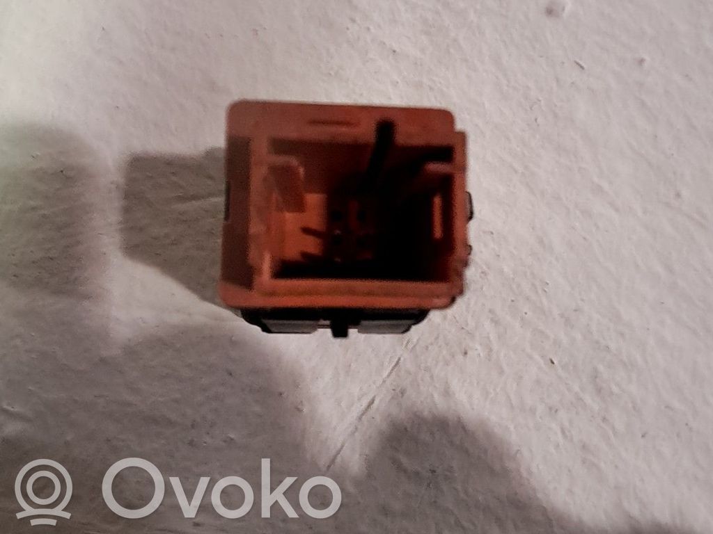 Hätävilkkujen kytkin   6554GT