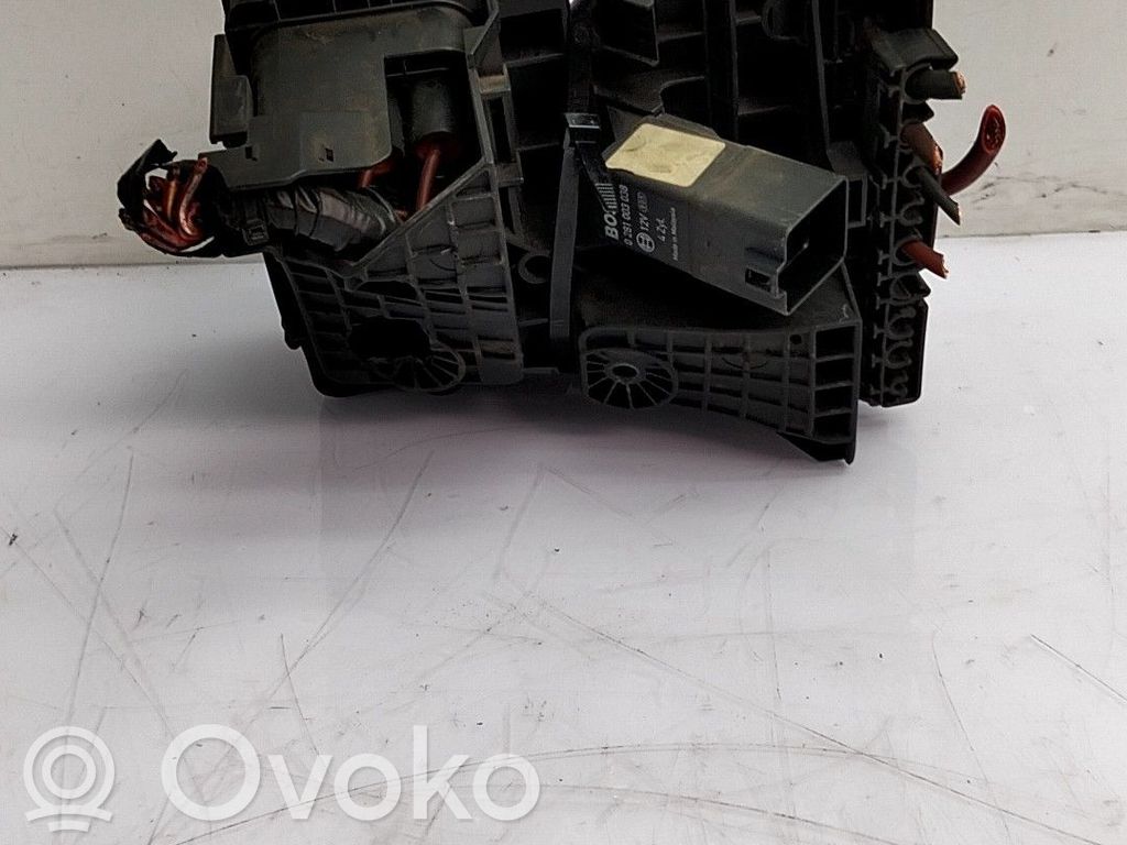 Ramka / Moduł bezpieczników   1K0937125A