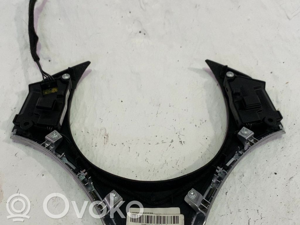 Steering wheel buttons/switches   61319125343