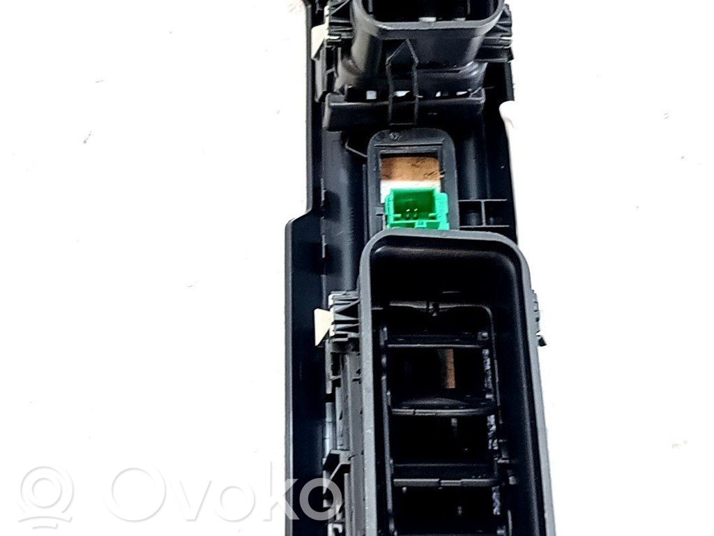 Chevrolet Combo Dysze / Kratki środkowego nawiewu deski rozdzielczej 