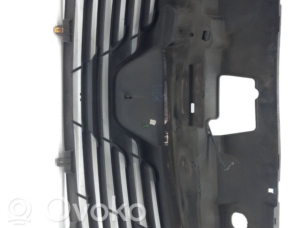 Rejilla delantera   623108673R