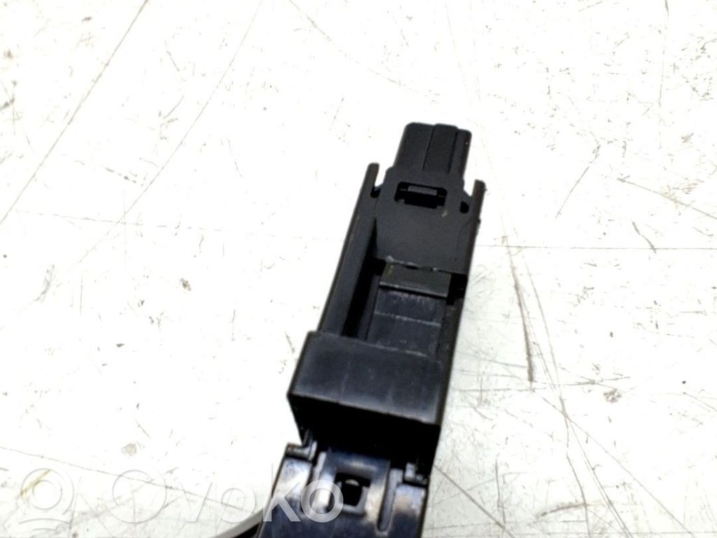 Botón interruptor de luz de peligro   8433202400