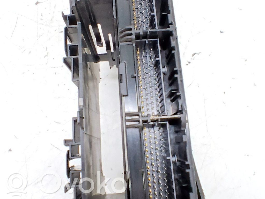 Unidad de control/módulo ECU del motor   8998102210