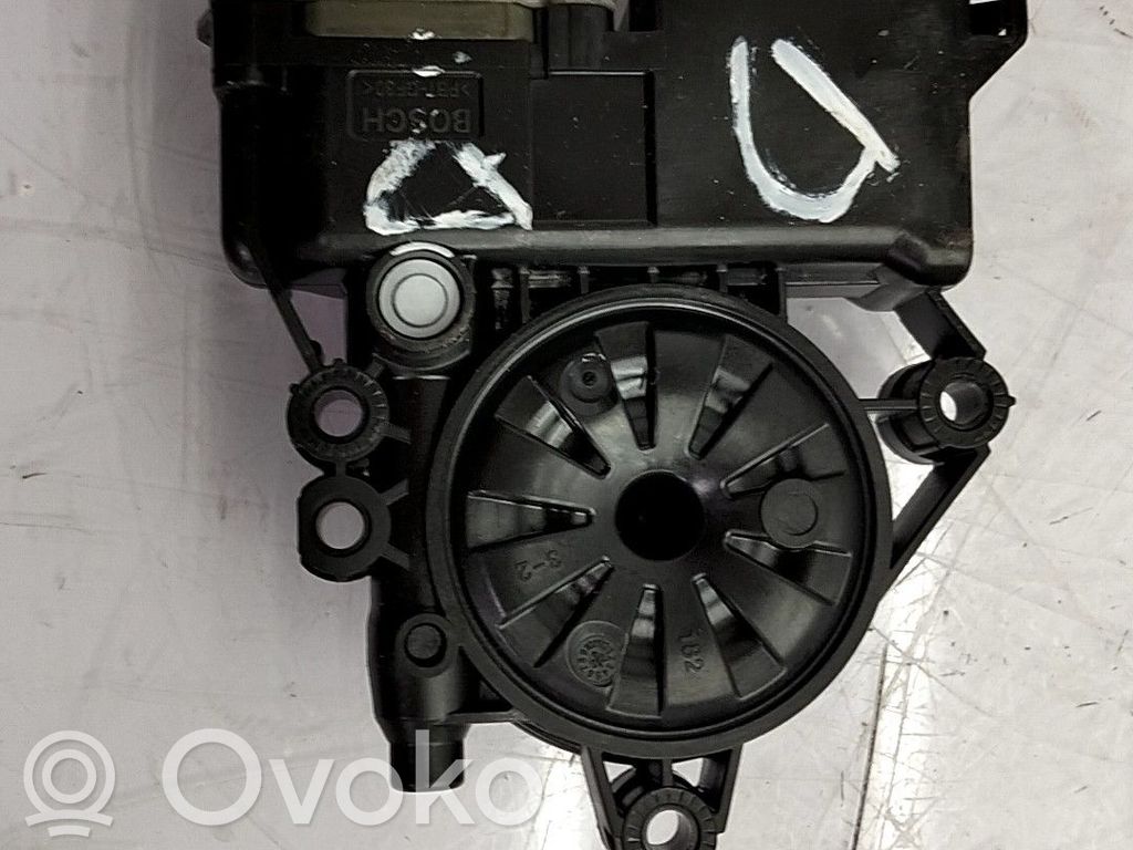 Motor del regulador de la ventanilla de la puerta delantera   82460AT100