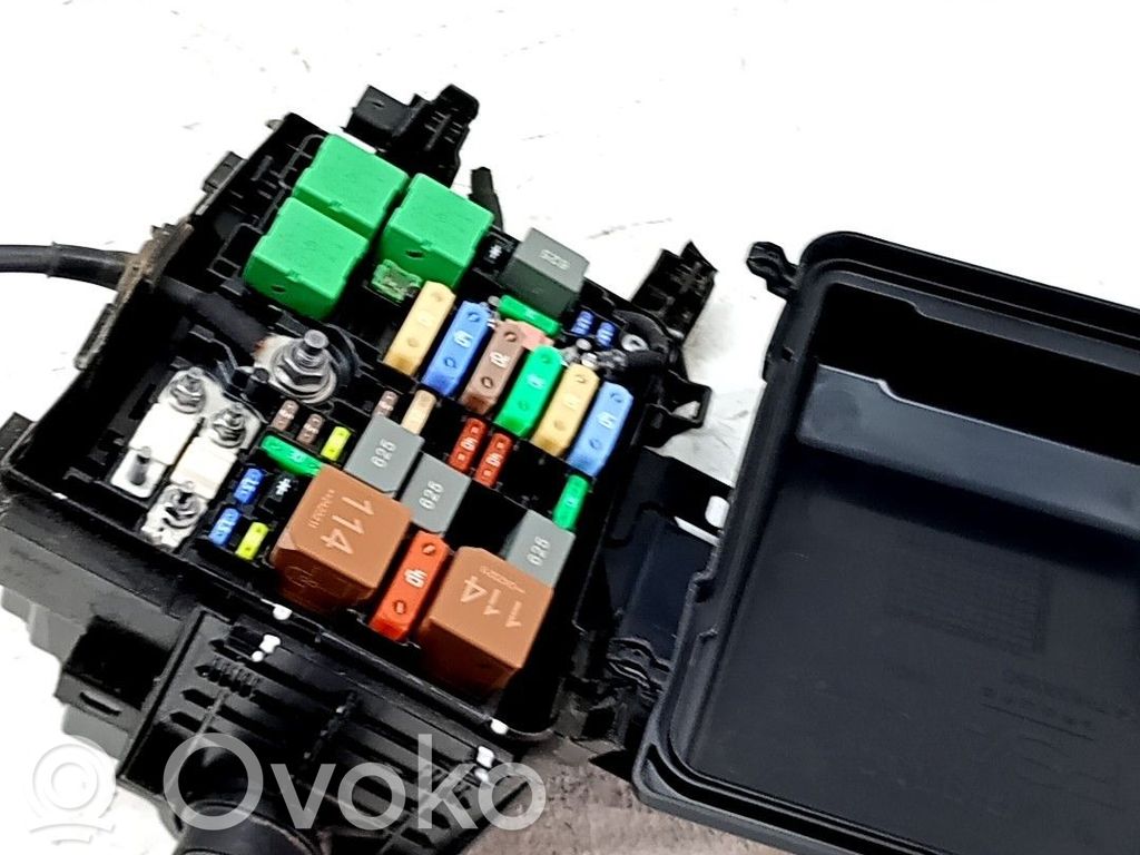Saugiklių blokas   9678633380