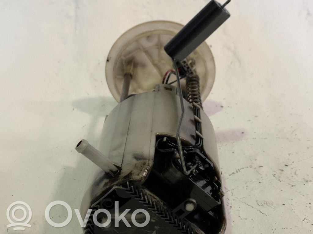 Bomba interna de combustible   MR586405