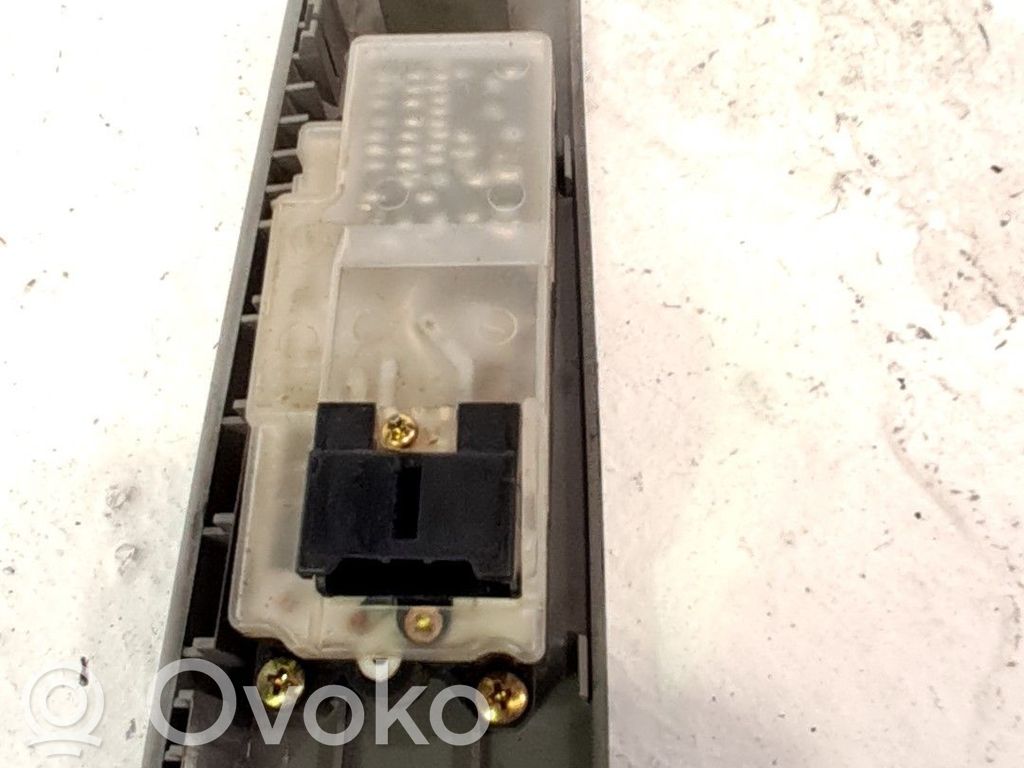 Electric window control switch   MR159844