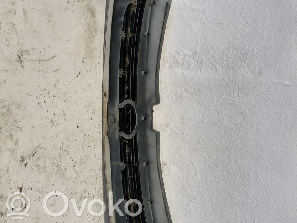 Opel Vivaro Etusäleikkö 
