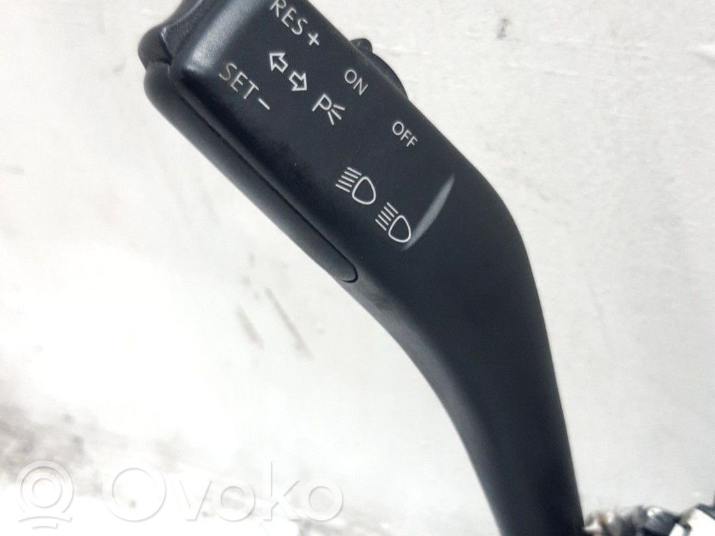 Volkswagen Touran I Butoane/comutatoare pe volan 