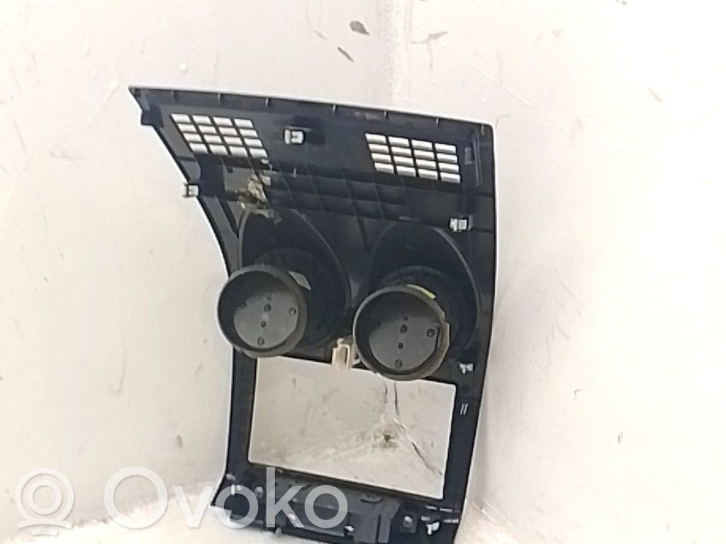 Nissan Qashqai Interruttore luci di emergenza 