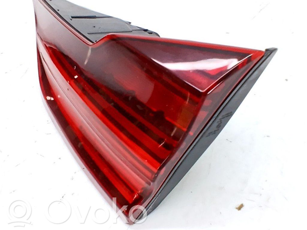Lámpara de faros/luces traseros   92404J7150