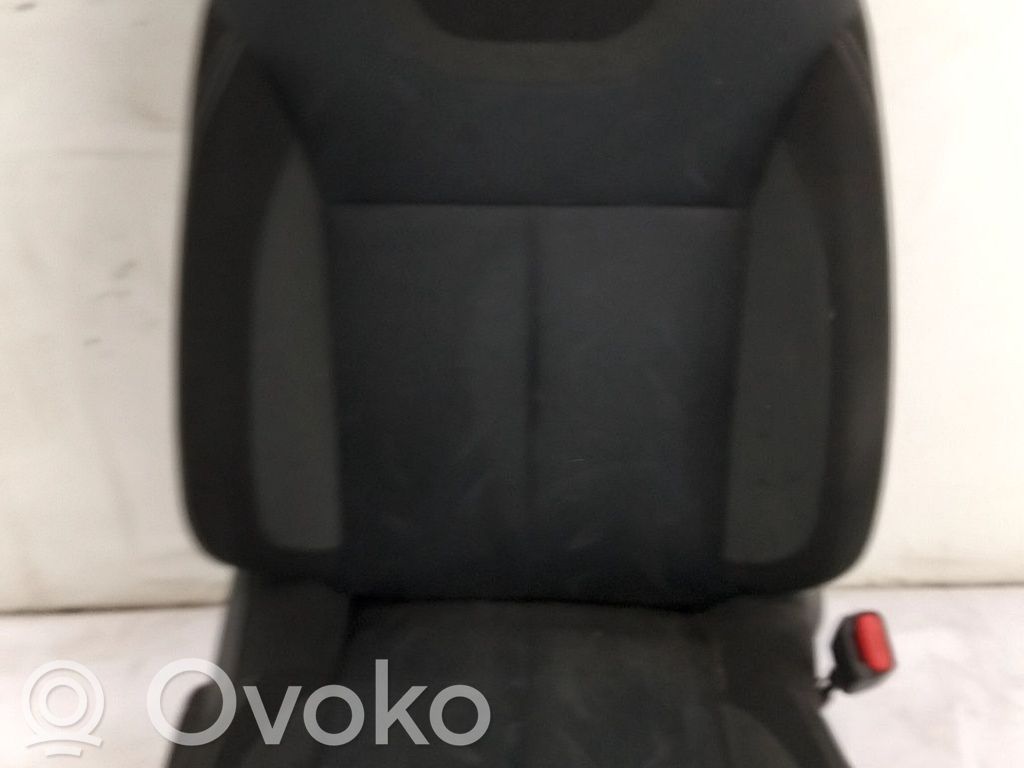 Etumatkustajan istuin   884732