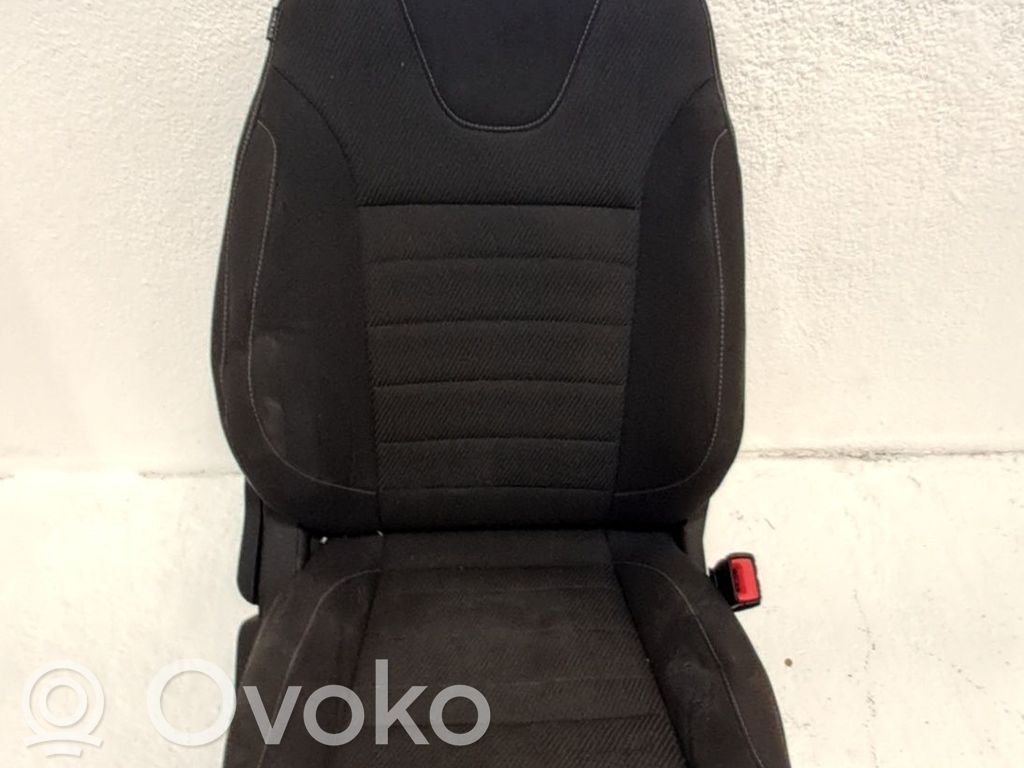 Etumatkustajan istuin   2107214,CV4A9661704BL