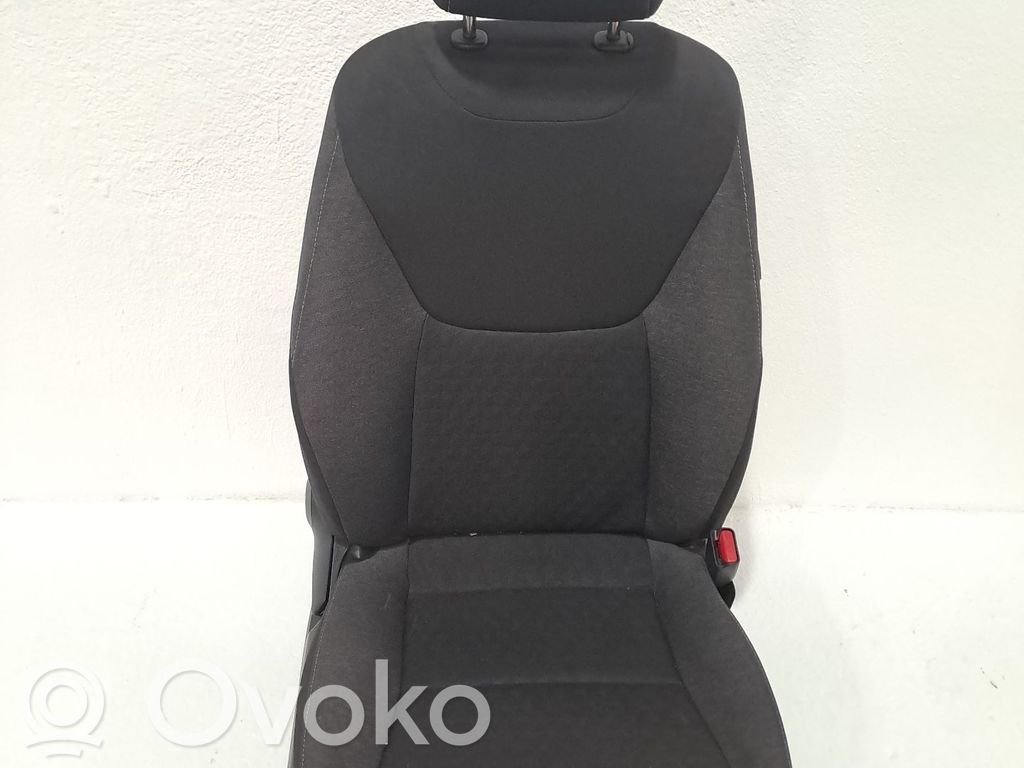 Toyota Yaris Etumatkustajan istuin 