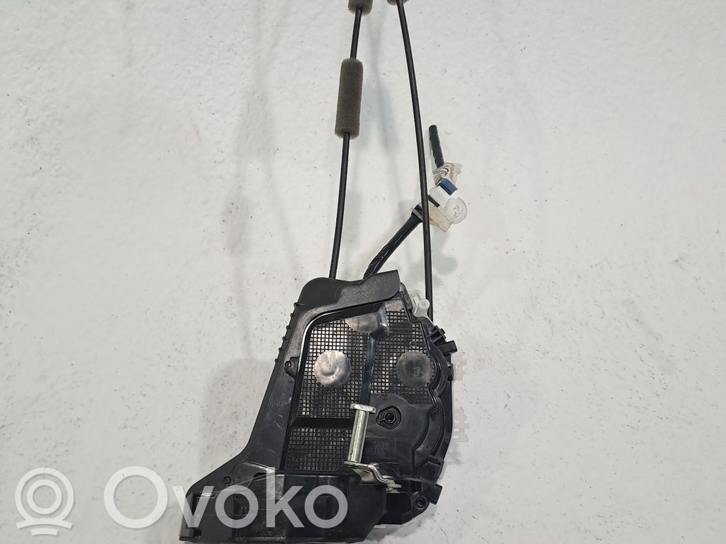 Toyota Yaris Zamek drzwi tylnych 