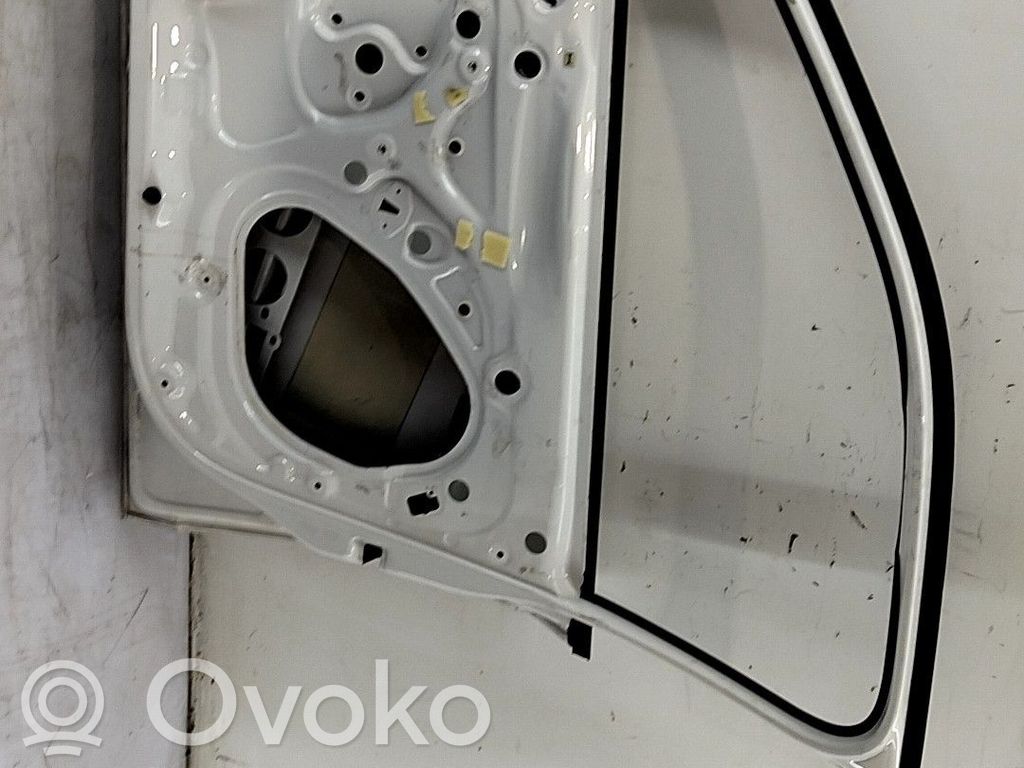 Puerta delantera   6V0831056A