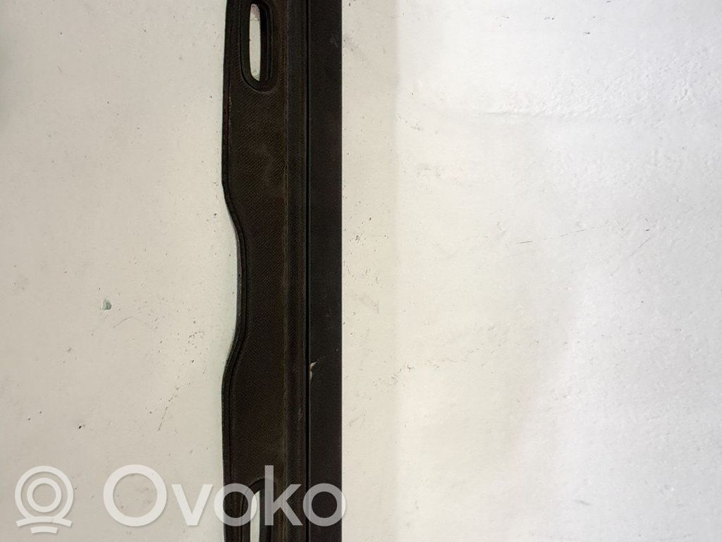 Tavarahyllyn kansi   96829398