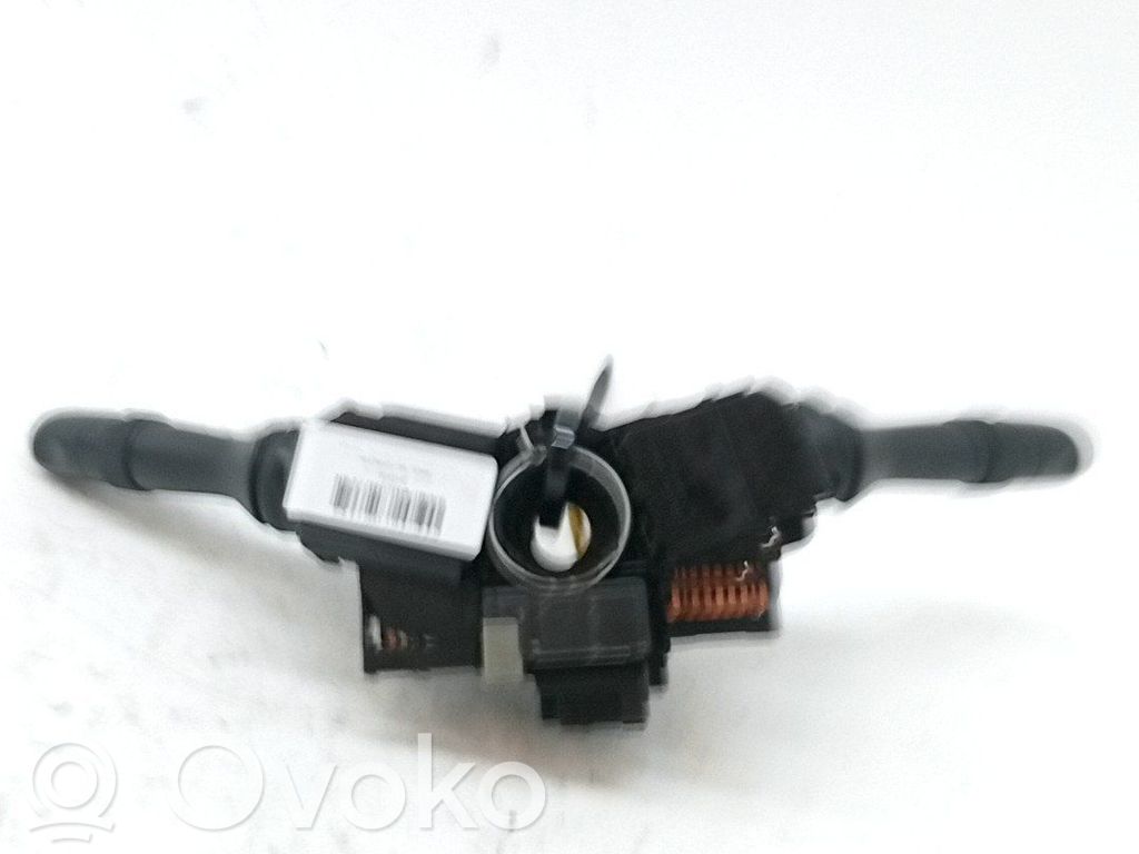 Toyota Auris 150 Interruptores/botones de la columna de dirección 