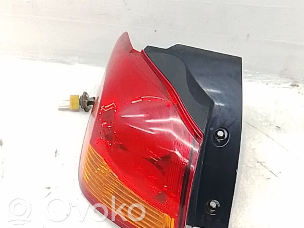 Lámpara de faros/luces traseros   8330A689