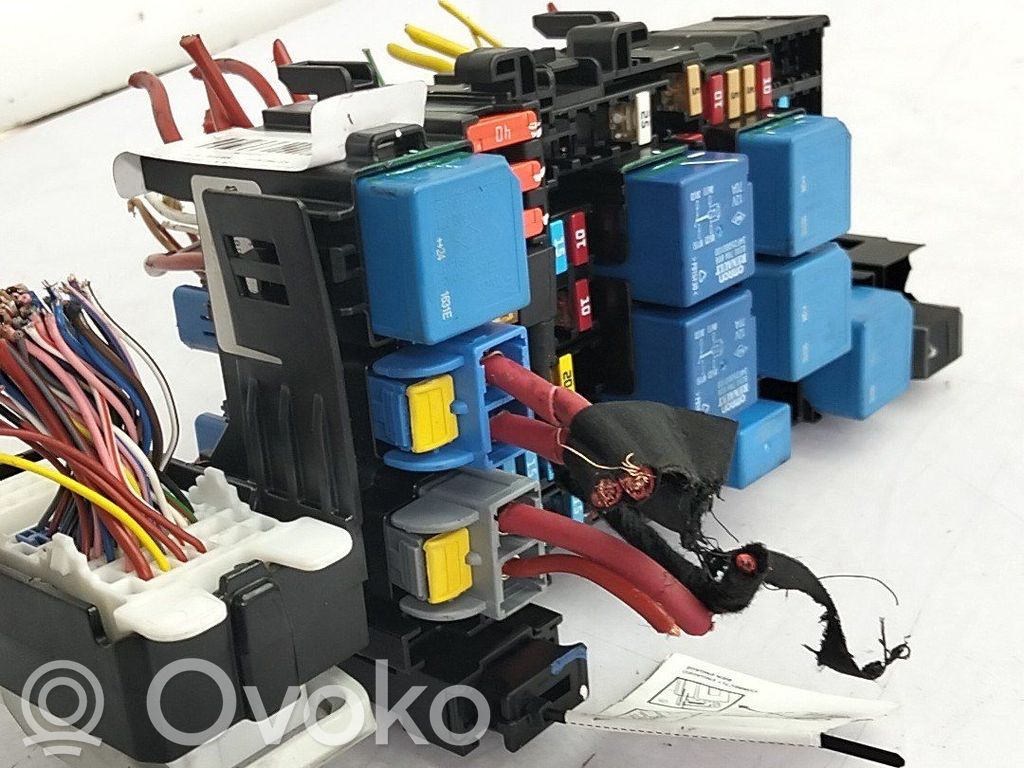 Módulo de fusible   243805499R