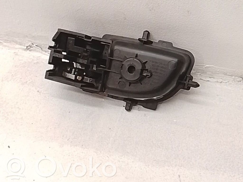 Toyota Aygo AB40 Manecilla interna puerta trasera