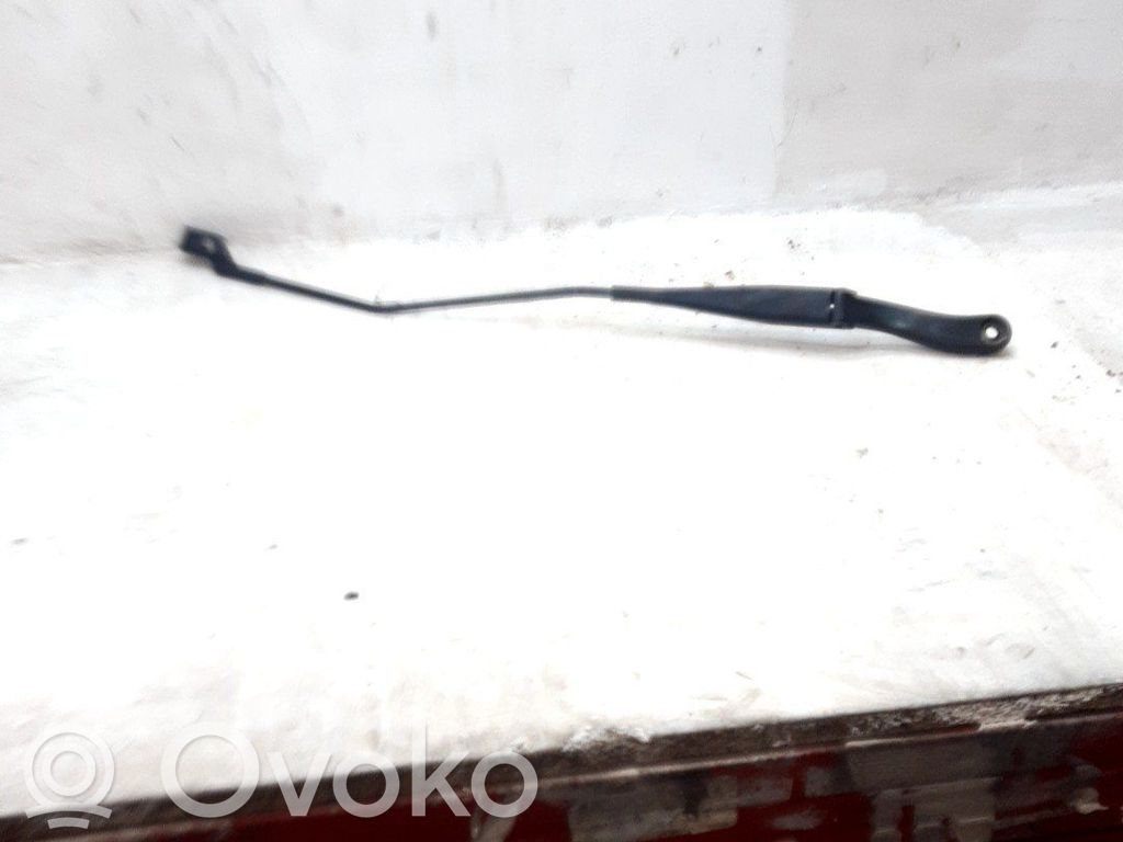 Brazo del limpiaparabrisas delantero   95513460