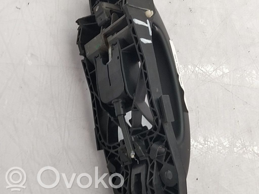 Takaoven ulkokahva   1K8837206FGRU