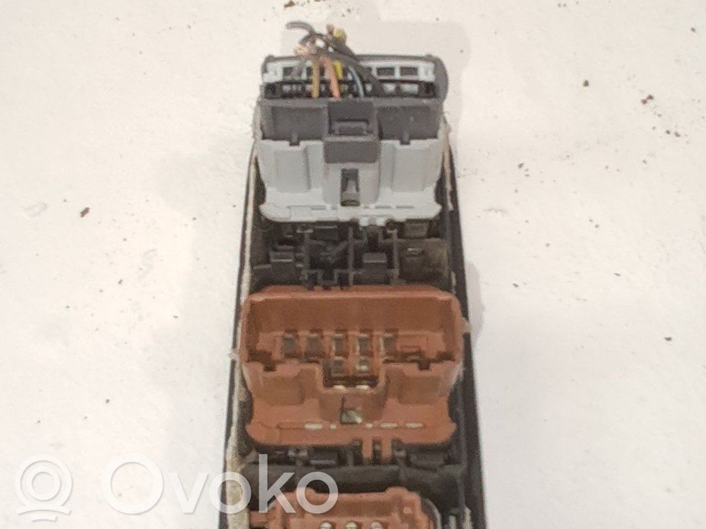Renault Megane II Interrupteur commade lève-vitre 