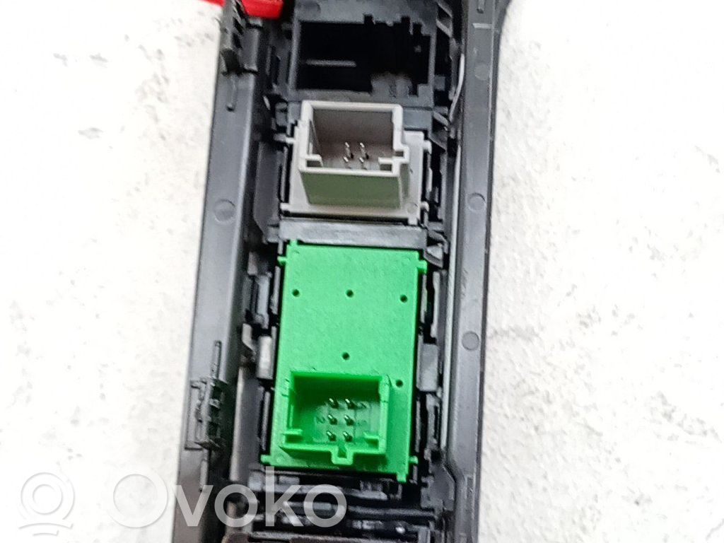 Butoane/comutatoare pe volan   98507657ZD