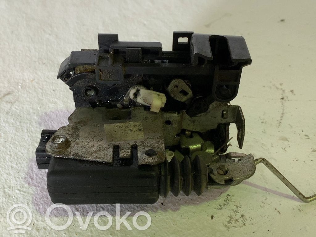 Dacia Sandero Serratura portiera anteriore