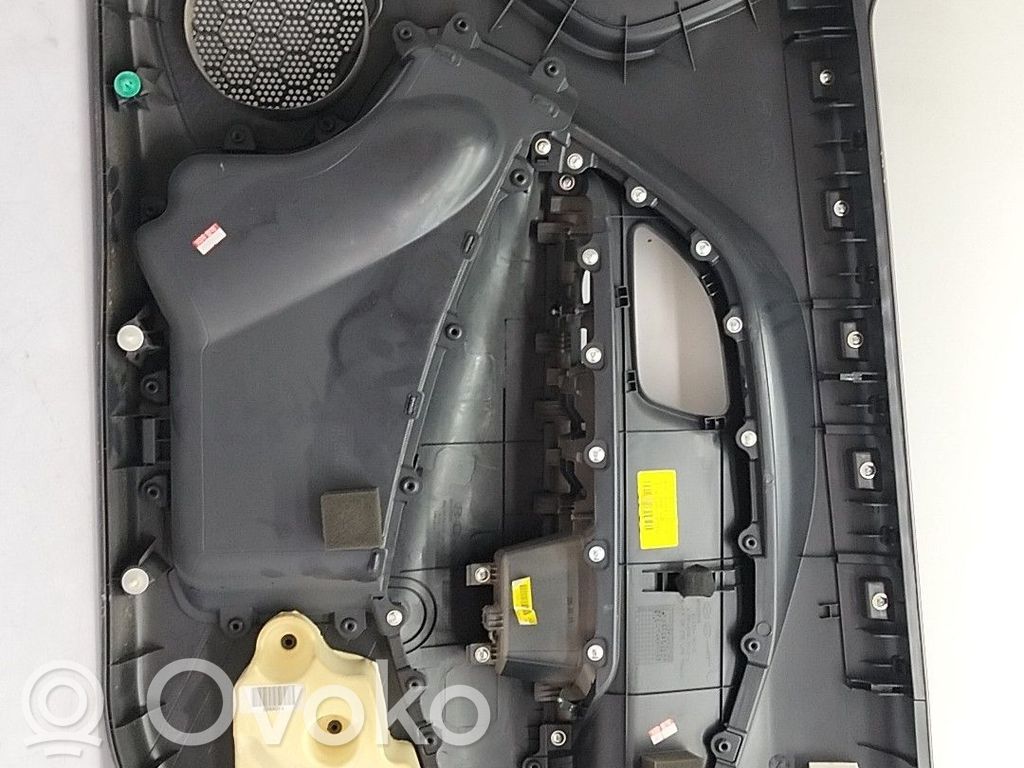 Verkleidung Tür vorne   823071W155HU