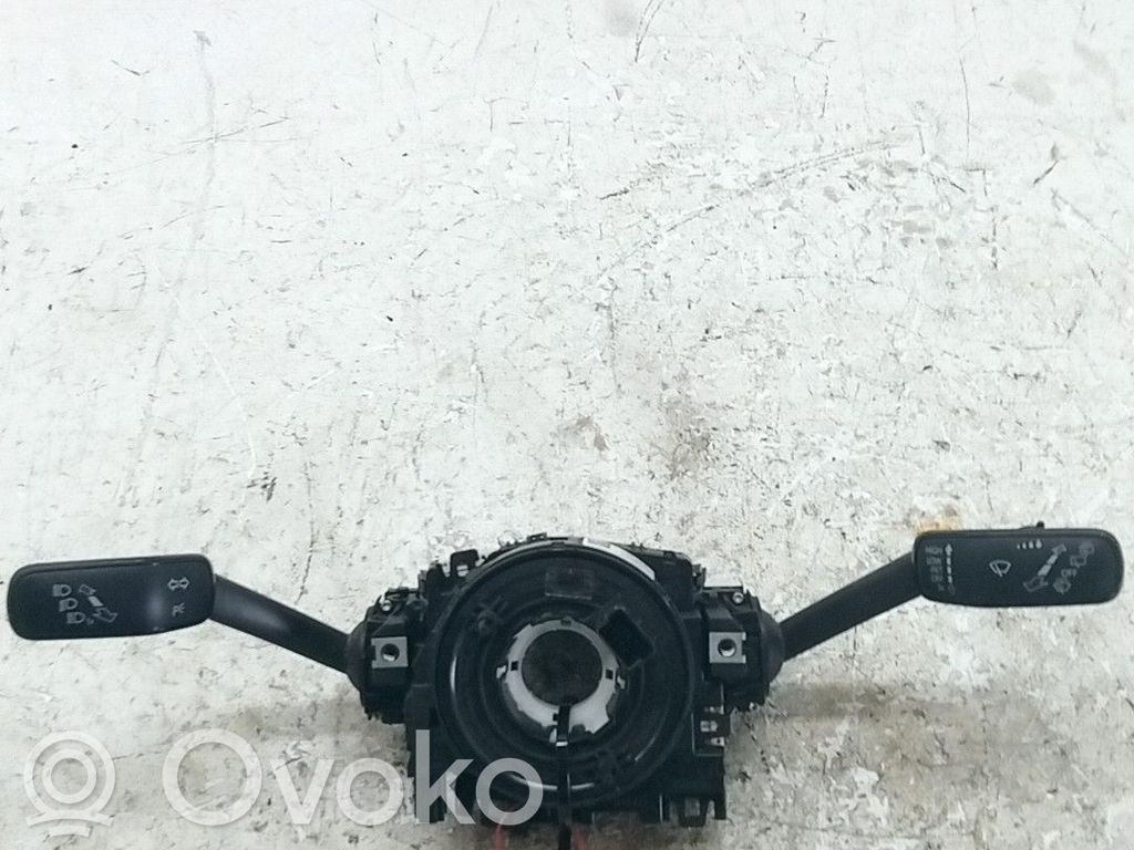 Volkswagen Golf VII Butoane/comutatoare pe volan 
