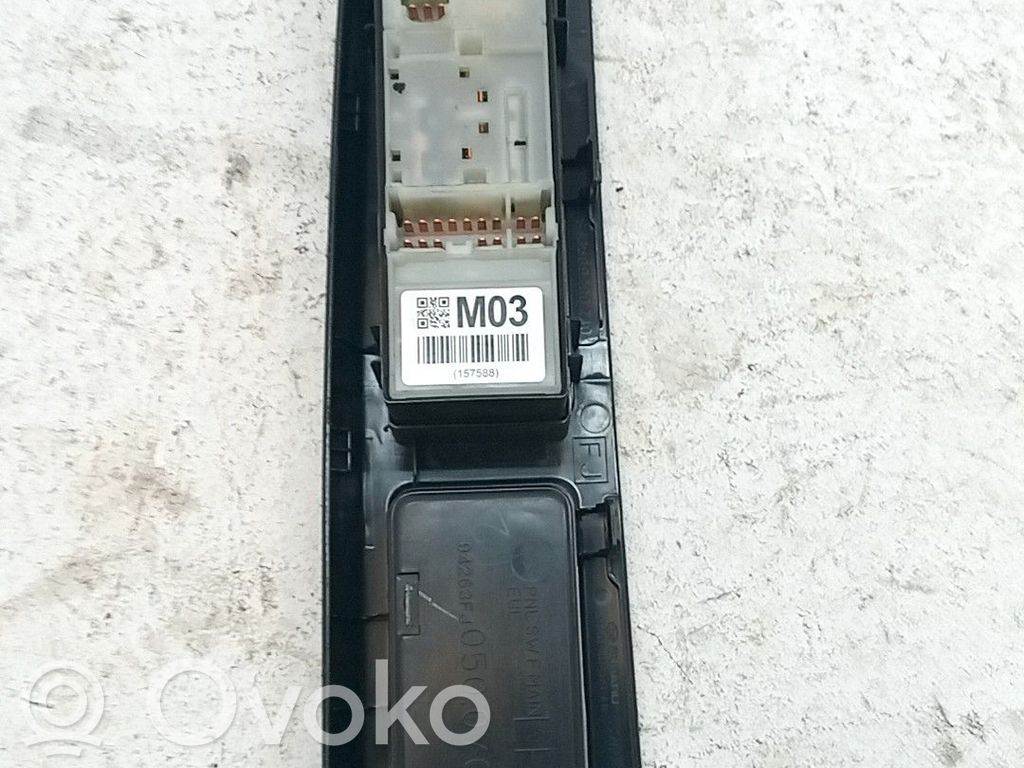 Interrupteur commade lève-vitre   83071FJ030