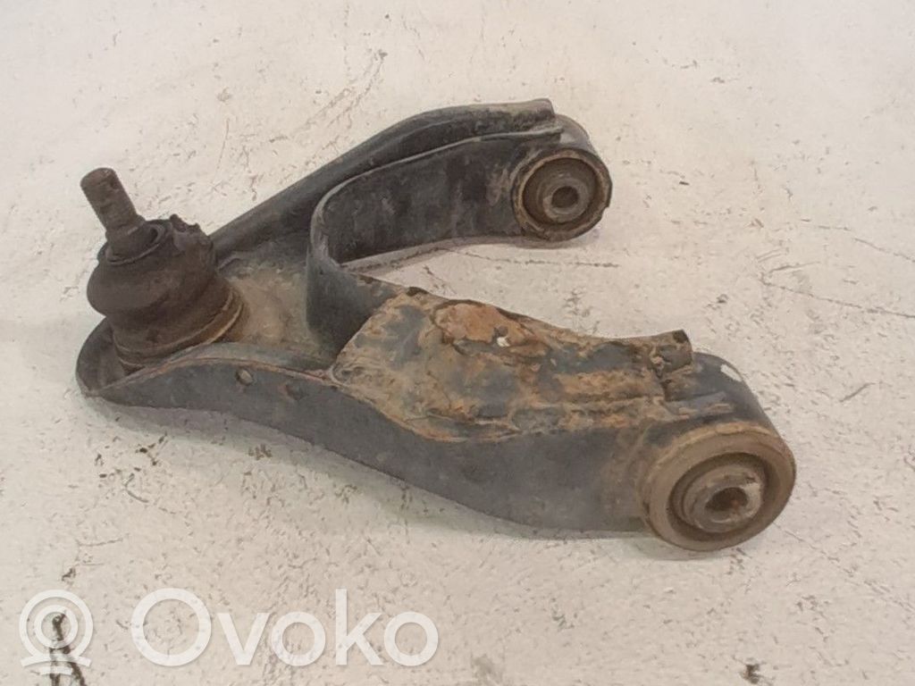 Nissan NP300 Oberer Querlenker vorne