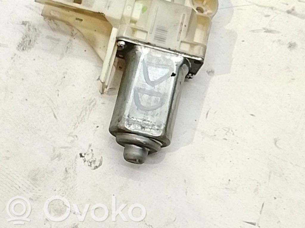 Priekšpusē loga pacēlāja motoriņš   1480776,3M5T14553AB