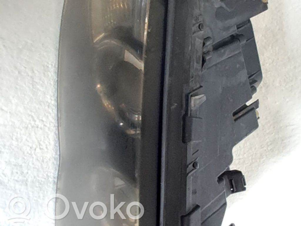Priekinis žibintas   63117166804
