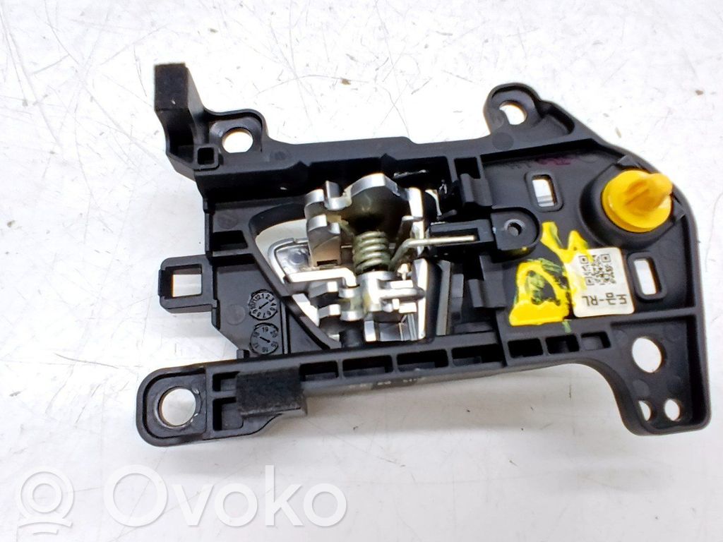 Manecilla interna puerta trasera   83610D7010VCS