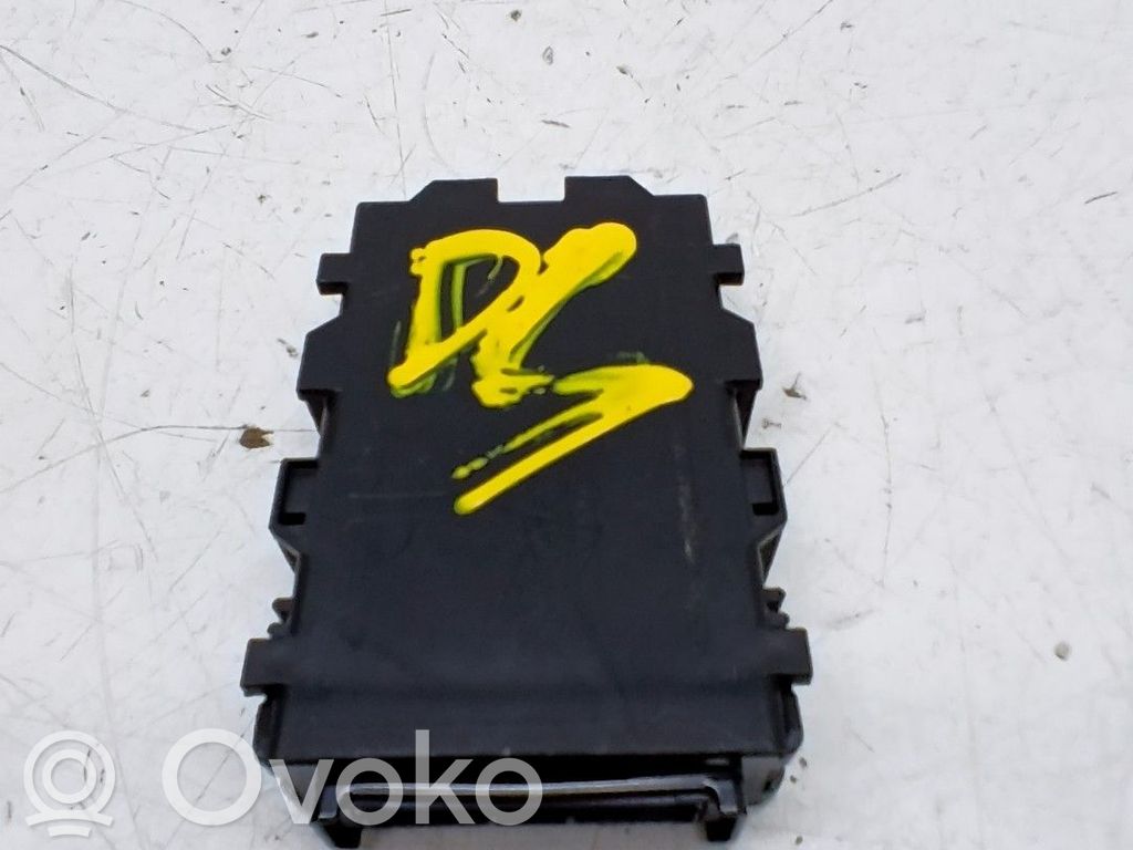 Toyota Land Cruiser (J150) Module de contrôle carrosserie centrale